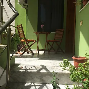 Friends House Bed and breakfast